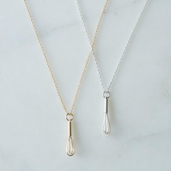 Nigella_Lawson's tweet photo. I think I might need one of these!

"@Food52: A tiny way to thank your Thanksgiving host. http://t.co/BZwiBMiWjR http://t.co/ThDwUx15dR”