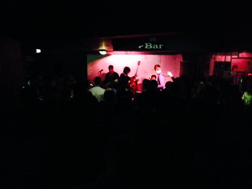 TTYorksUnsigned's tweet photo. Packed gig @__RockingChair tonight ending an amazing week for @themondayclubuk Don't forget to download the single! http://t.co/fmSBro6gEx