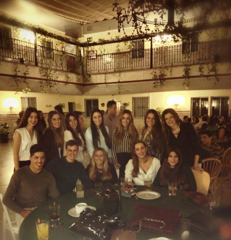 NataliaGL's tweet photo. Sábado noche en buena compañía. http://t.co/wFPSM3NJAq