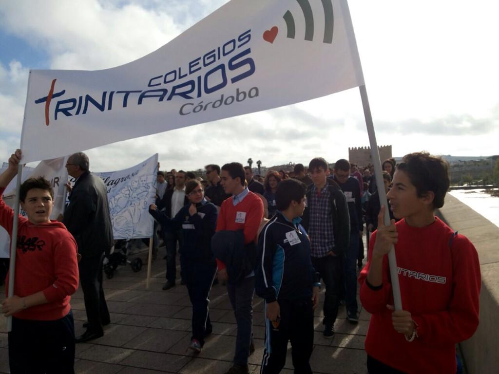 lourdescafer's tweet photo. #775DEC @trinitariosCO gracias también a nuestra comunidad educativa http://t.co/0pes6e7389