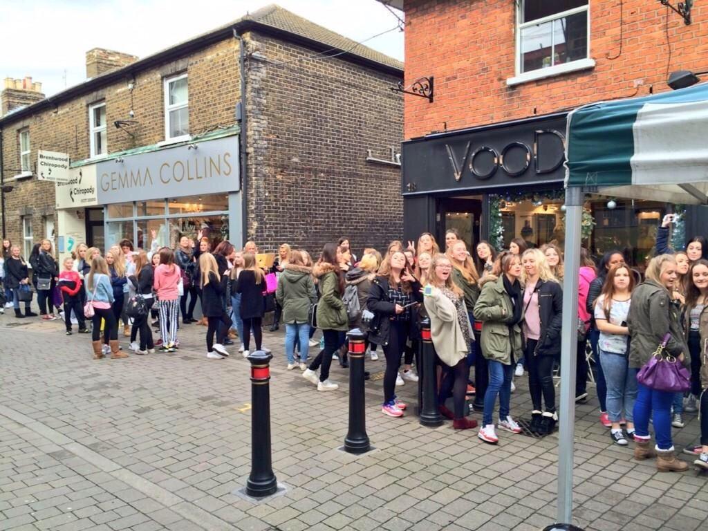 julietowler1's tweet photo. Big queues outside @Fusey_ today to see @OverloadGen @towlerluke http://t.co/8YOnHuZug1