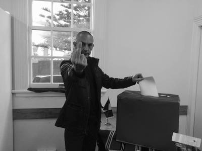 ciuped's tweet image. Primul roman care a votat in turul 2- in Auckland