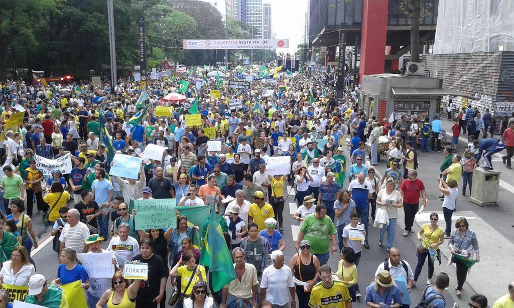 hbrumjunior's tweet photo. @cehdomenici @EBrasiliense Qual é?! #SeCalar mas mostrar meia dúzia CUT na Paulista sim @RedeGlobo #GloboDesligoVC http://t.co/k3NkpiXnFT