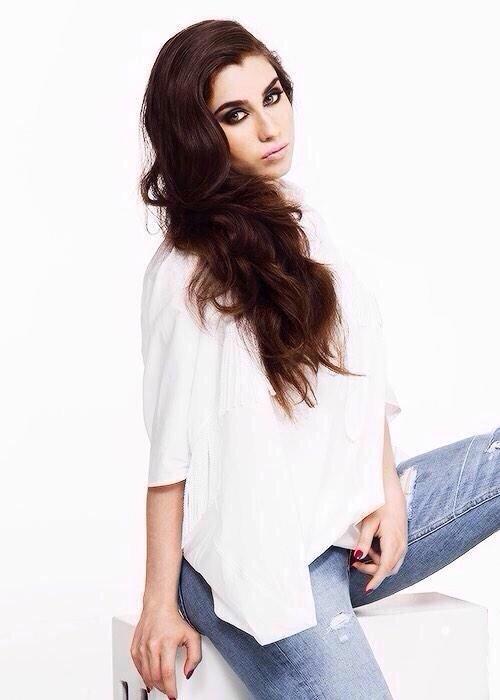 damndinally's tweet photo. @DemiFtTuVieja  "la gorda grasa de lauren jauregui" http://t.co/hRW2sU9UDp