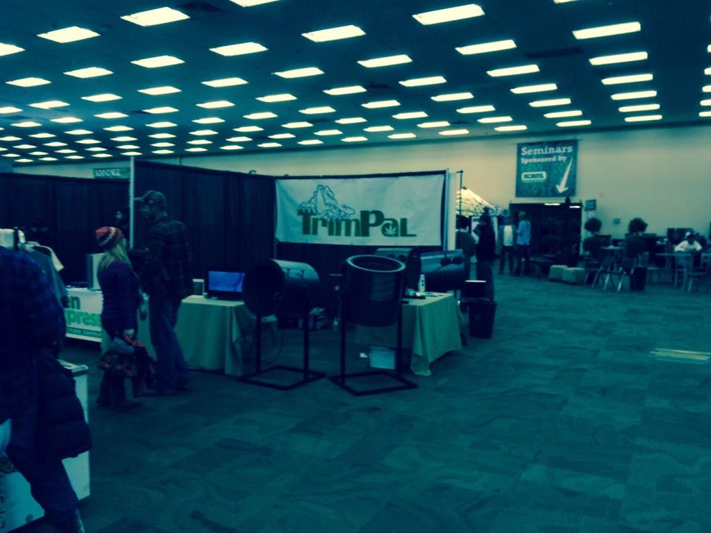SDOConsulting's tweet photo. Indo Expo - Green is the new Gold! #oaksterdam #blackpolarbearseeds #laPlataLabs #SeedsHereNow #dispensarymobile http://t.co/5dZcSPjtPv