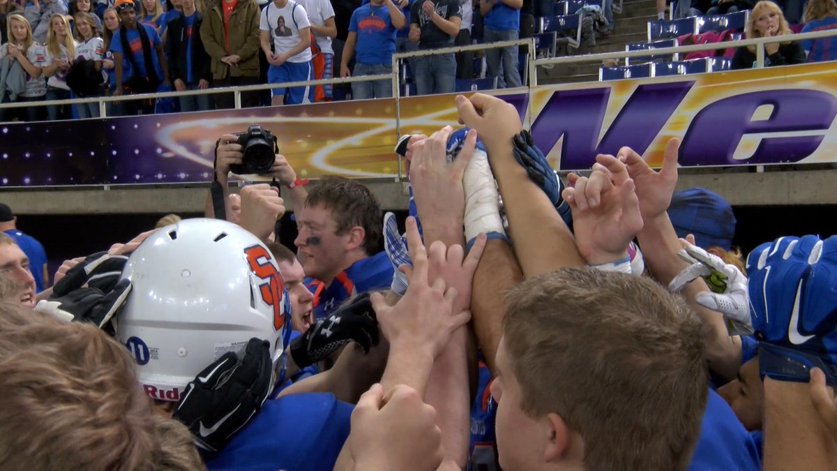 AlexWalkerTV's tweet photo. Congrats to Sioux Center! @C_JJ_Rozeboom, @Graham_Z33 and the Warriors advance to Friday's 2A state title game. http://t.co/iX0z22FHeL