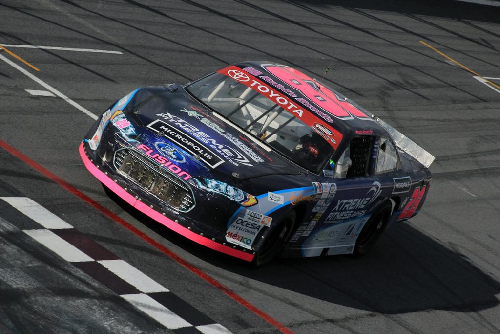 Pasiondep's tweet photo. #NTSMXFS3 Rubén Rovelo coloca al G3C Racing en el tercer lugar de NASCAR México en su primer año http://t.co/b4VBowqxu3