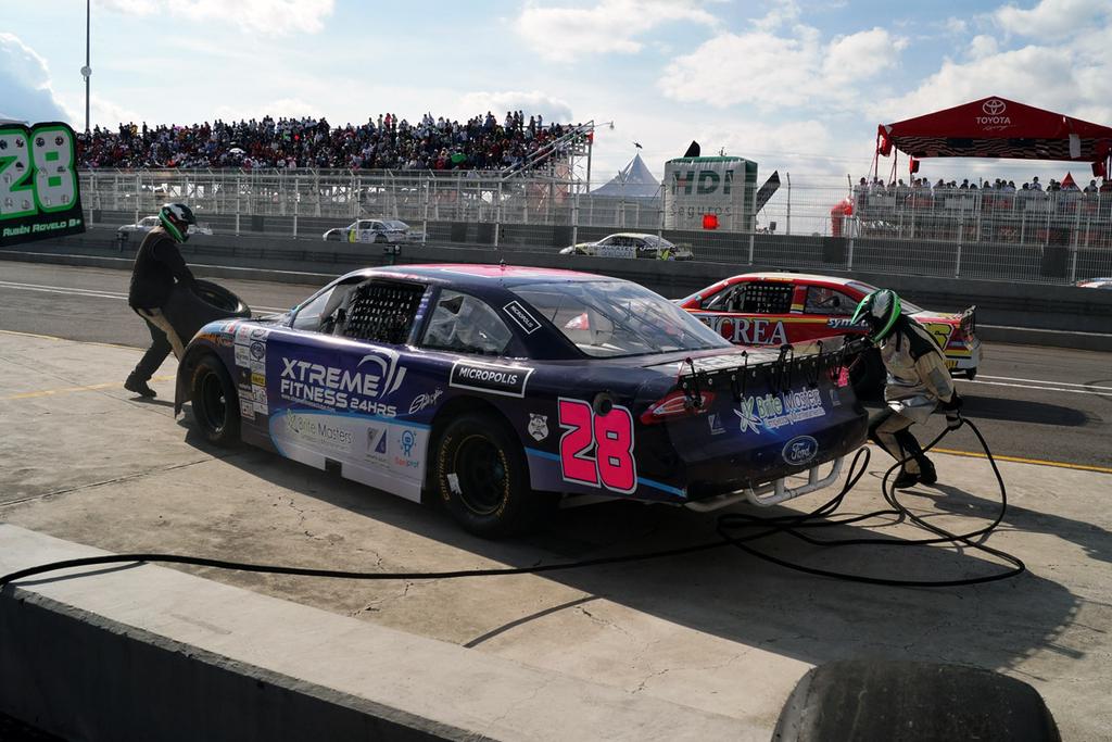 Pasiondep's tweet photo. #NTSMXFS3 Rubén Rovelo coloca al G3C Racing en el tercer lugar de NASCAR México en su primer año http://t.co/b4VBowqxu3