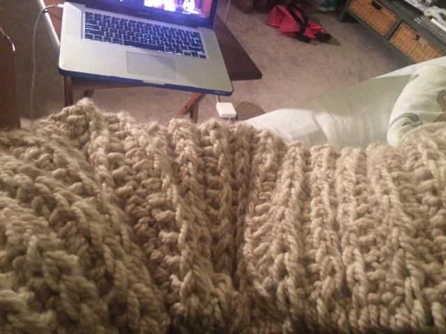 heatherlett_'s tweet photo. My blanket is coming out so good! #knitmaster http://t.co/czJRYA6EmA