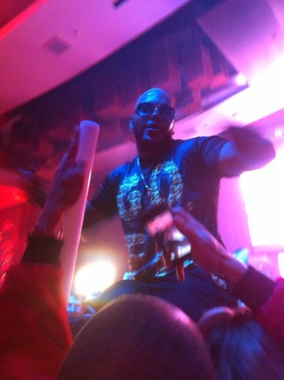 MzMacCYMIA's tweet photo. FloRida helped us #PaintMiamiRed fo sho!! http://t.co/t1tdb6zRH3