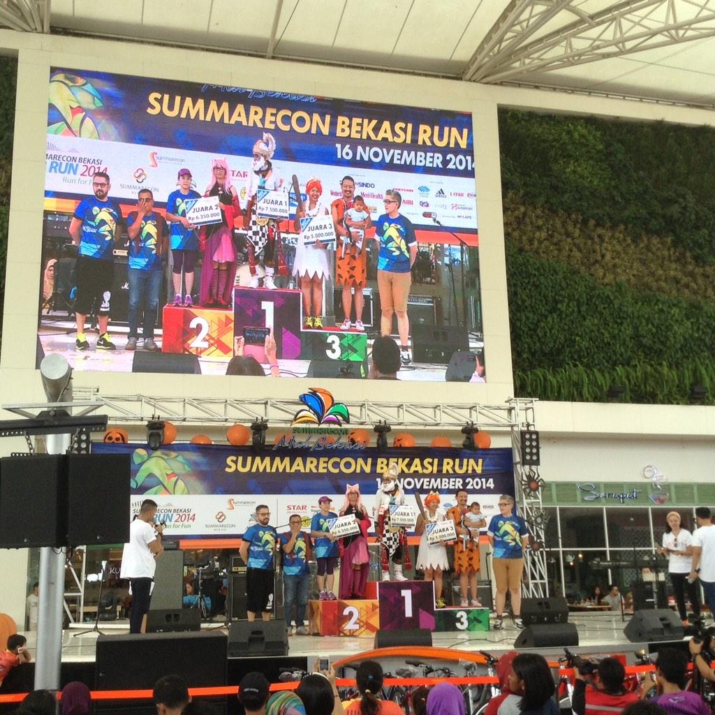 malbekasi's tweet photo. And this is the winners of Best costume #SBRun2014 Congrats! @summareconbkasi http://t.co/ePxU9QvoLT