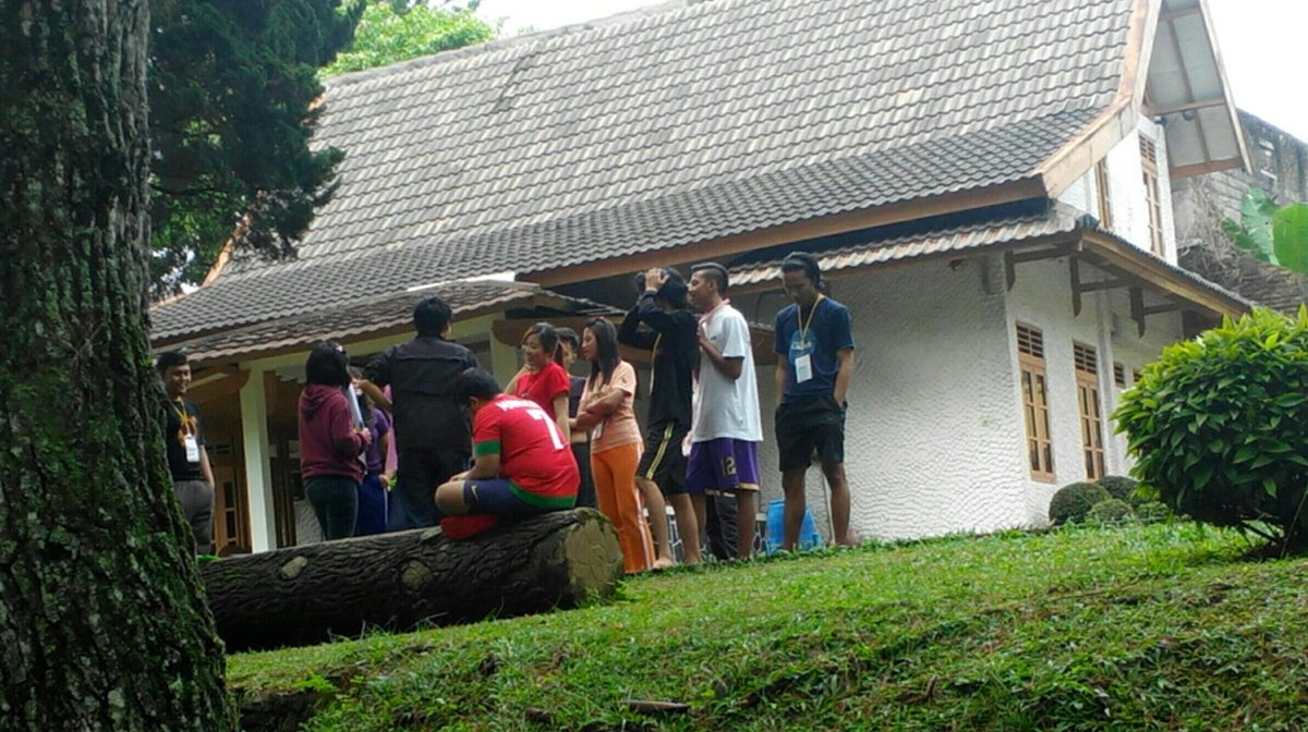 Ret2KMK's tweet photo. Grup XTC dan SINGSET sedang berlaga di games: "Asik-Asik...JOOOOSSSS!" http://t.co/o0blAwhe4v