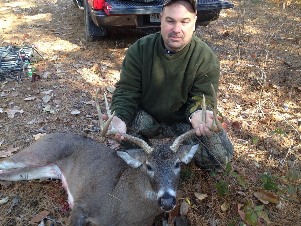 ShowMeOutdoors's tweet photo. my dad with his what he thought was an 8 point. oh well, still a nice deer! http://t.co/KYmcwY7tfQ