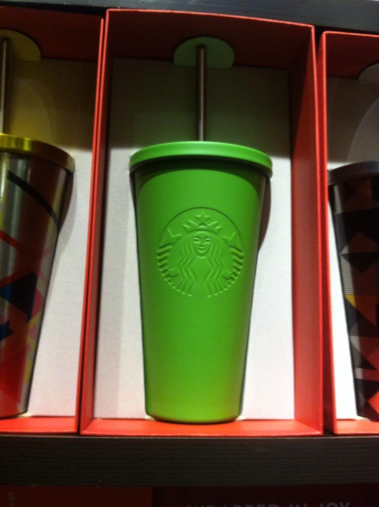 ichibadassTV's tweet photo. This coffee cup thing from Starbucks would be pretty fun with my chroma key and green screen lol http://t.co/j4Tbq3EWnH