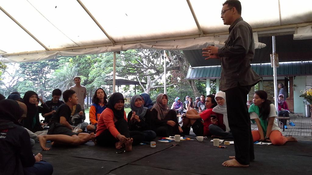 ConferenceUKF's tweet photo. Alot sekali diskusinya, membuat nama memang tidak mudah.. http://t.co/1T8aR9S9bf