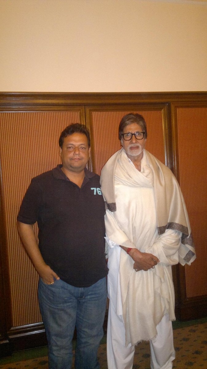 rajib14's tweet photo. @SrBachchan : Thanks a lot for giving us uor precious time. I will cherish the memories lifelong.My dream comes true. http://t.co/cotK9HFo3k
