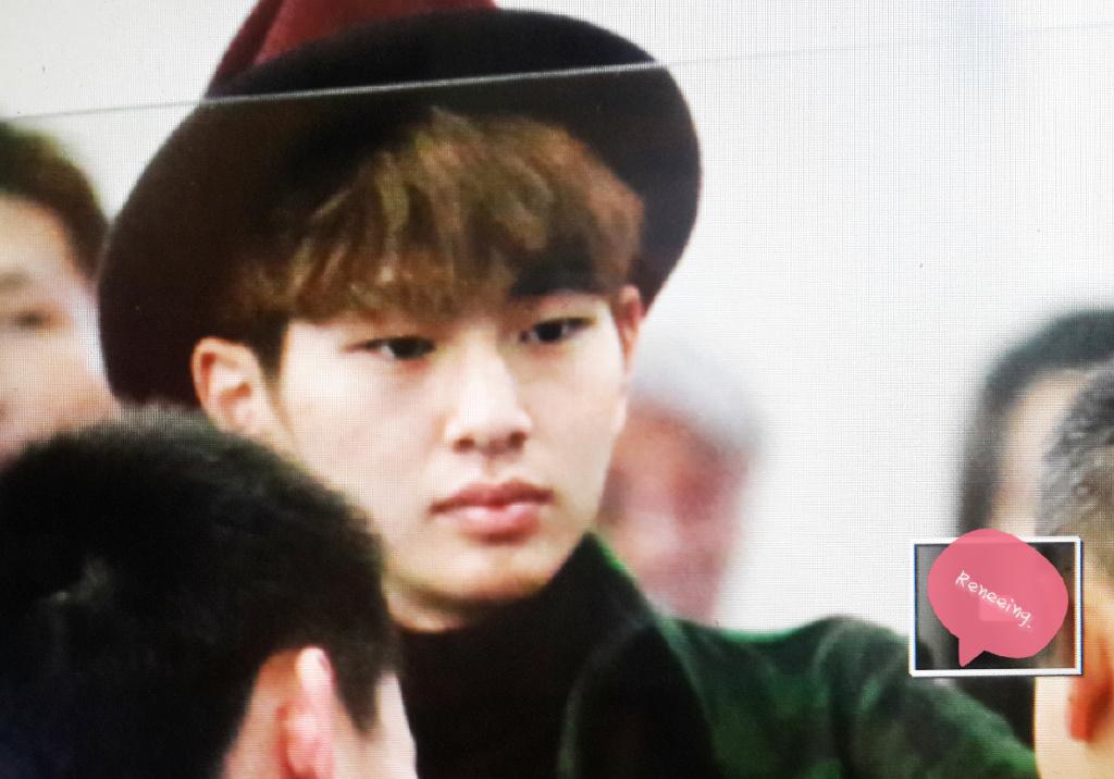 141116 Onew @ Rumbo a Shanghái {Incheon - Pudong} B2iLs6hIgAARDIE