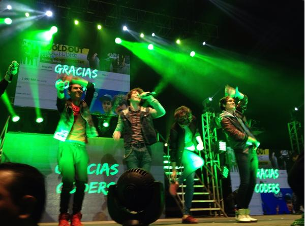 hechossobreCD9's tweet photo. "@torreon: Arranca suspiros en 'The Party Tour' @somosCD9 en #Torreón" que lindos se miran :) http://t.co/DMiSNzmPlG