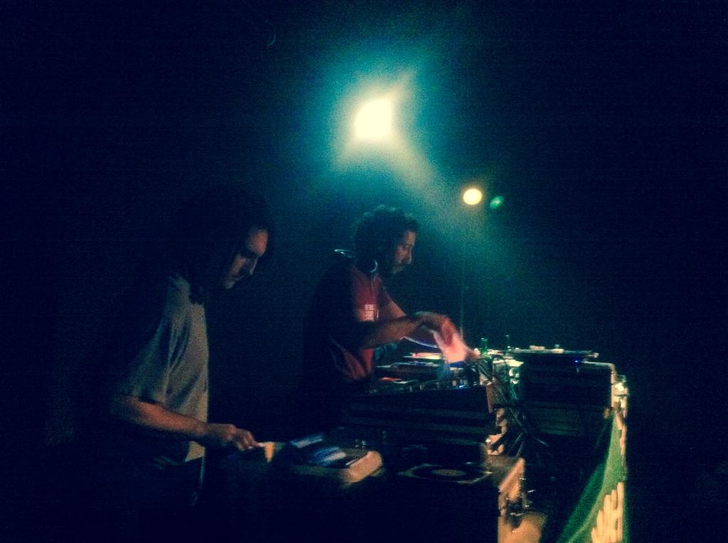 IndaGloryKultur's tweet photo. @Revolut10narys &amp; #GhettoFyah para cerrar la party!!!! #MusicIsAMission
#JamminJam8 http://t.co/E2Q8CDbkyB