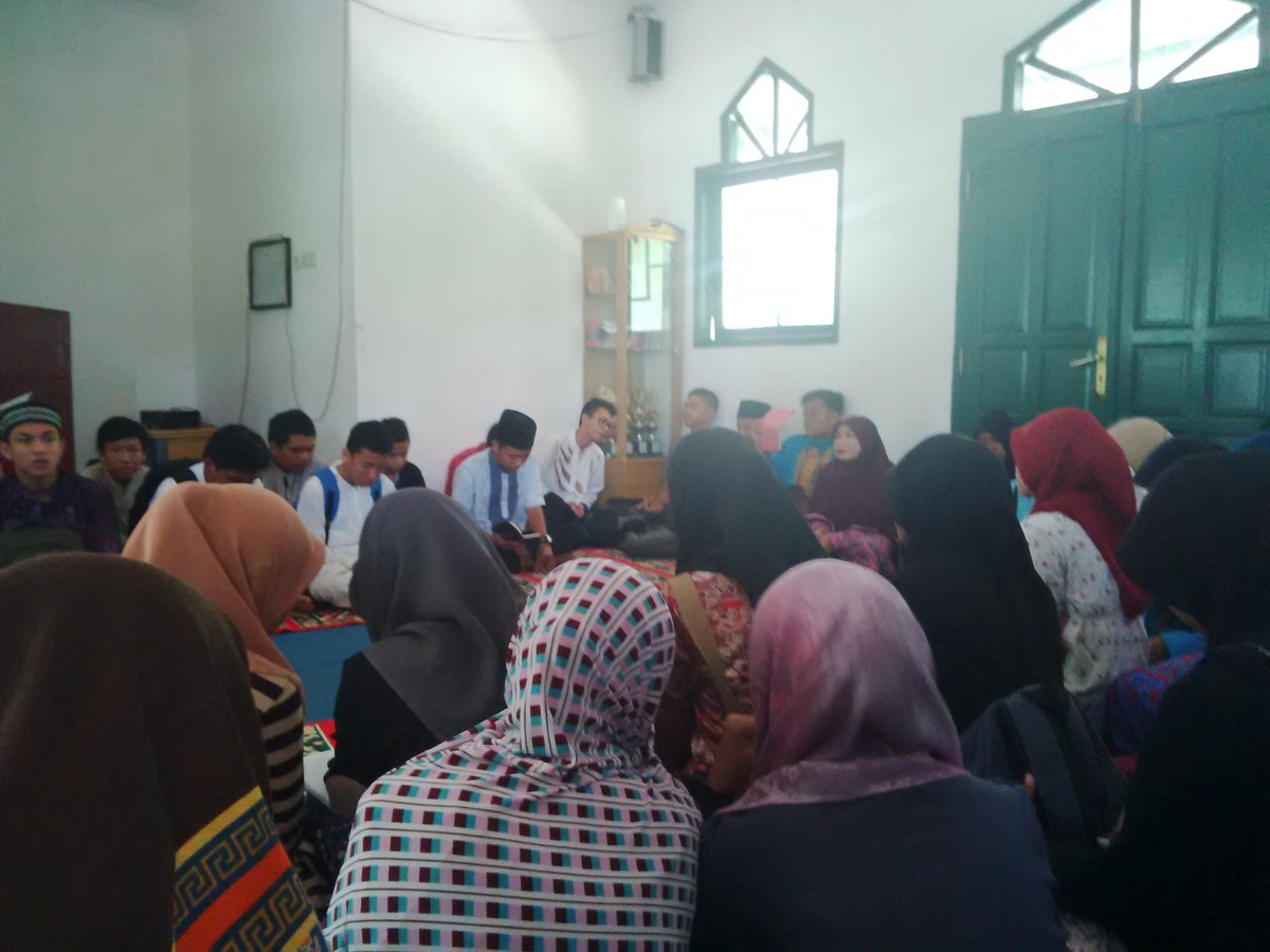 RohisSMA1Tgr's tweet photo. Mubes tadi pagi, Alhamdulillah lancar dan dihadiri ummi. Semoga kemimpinan yg baru semakin baik dr sblmnya http://t.co/A7NcW1AI5y