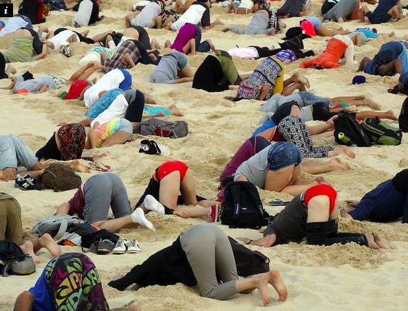 Limportant_fr's tweet photo. Australie : manifestation contre l'indifférence du gouvernement au réchauffement climatique http://t.co/jY2il721OP http://t.co/DJTHFD33YX