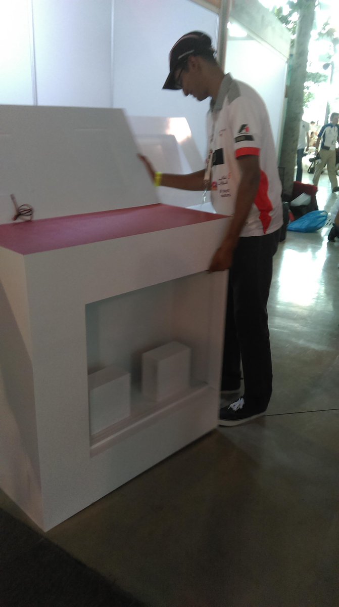 fusion_f1's tweet photo. The pit display is coming along nicely!#F1inSchoolsWF http://t.co/uoNdfWyGN0