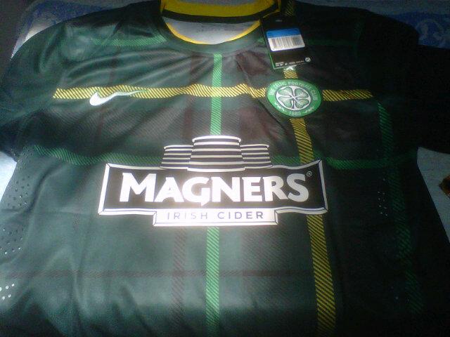 Ampyang_Dim's tweet photo. Makasih mas. Jerseynya udah di tangan. Sippp "@gadangmulyatama: Thanks @Ampyang_Dim http://t.co/9pDtUSqAF4"