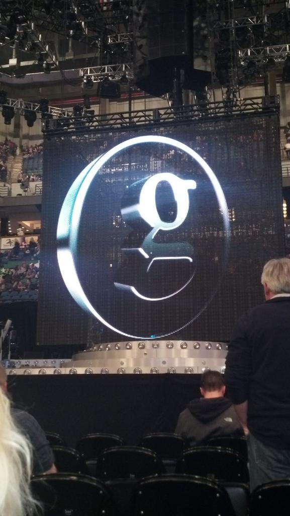 svkamp23's tweet photo. Excited to be 7th row at the @garthbrooks concert on the @GarthBrooksTour !! :) in love http://t.co/SlbS2IyOJR