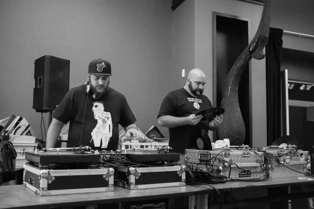 RoyceOnTheRadio's tweet photo. RoyceOntheRadio #PicOfTheDay @JustinSkratch and @carbondj at Vintage Vinyl.  See more at http://t.co/Pgd8WEgaoV http://t.co/97rIoIW36E