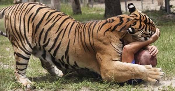 TheFactzGuide's tweet image. A Half-Blind Man is Living a Wild, Wild Life (How and Why..?!) bit.ly/1x62uOp