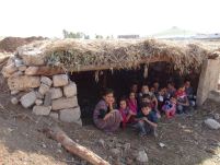 UN's tweet image. Iraq: living in shelters is a daily challenge j.mp/1uSKgzl #Iraqcrisis  via @UNIraq @WHO