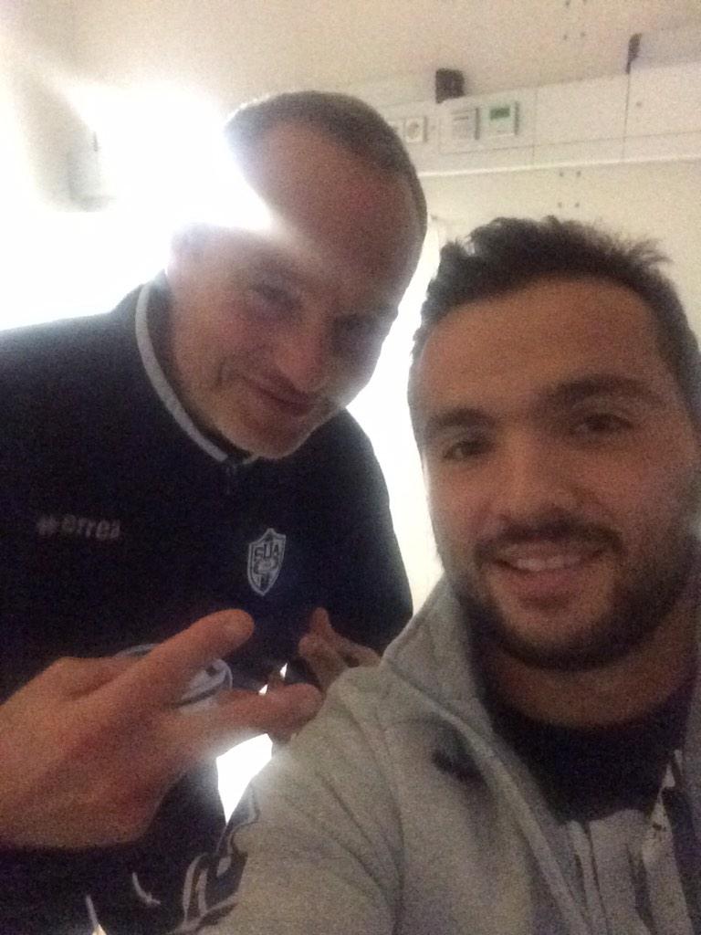 Merci à tous pour votre soutien ! Et  merci à jean marc pour être resté 6h a l'hôpital avec moi #maintenantrepos 
💪😆