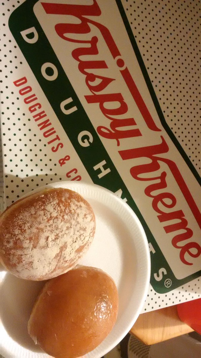 amberm0525's tweet photo. Nothing like some @krispykreme donuts for a late night snack #raspberryfilled #applefilled #delicious http://t.co/0VQyGmF2Ge