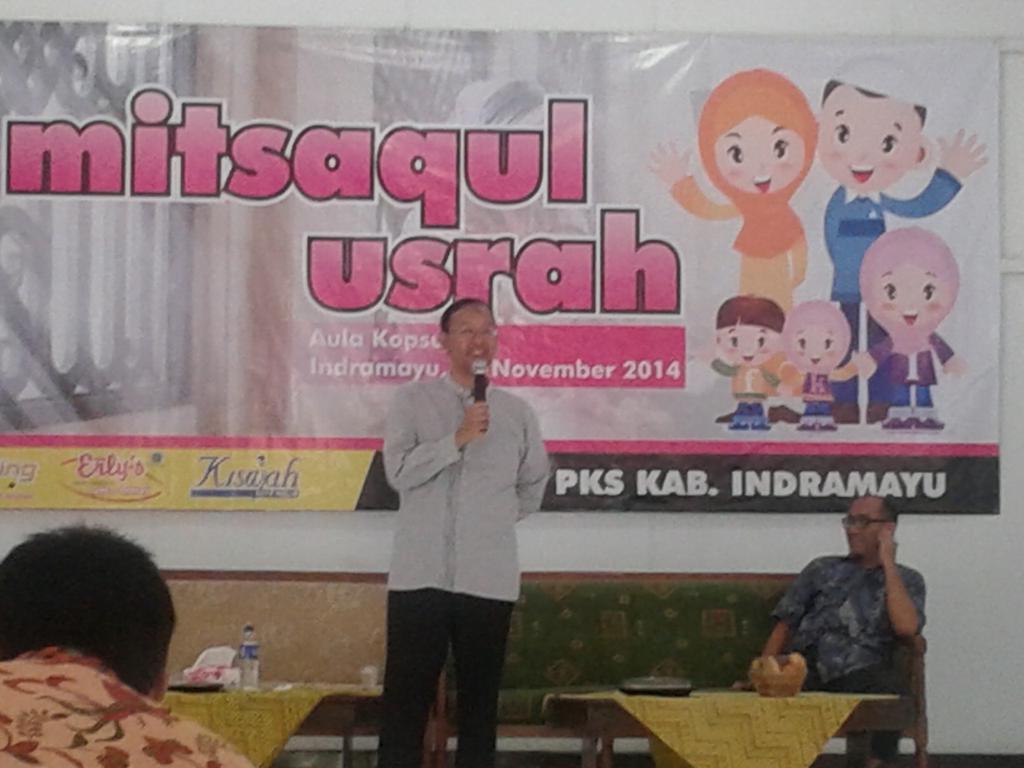 teh_imas2014's tweet photo. Menemani @ustadzhilman di Indramayu http://t.co/eY3s1lMBVz