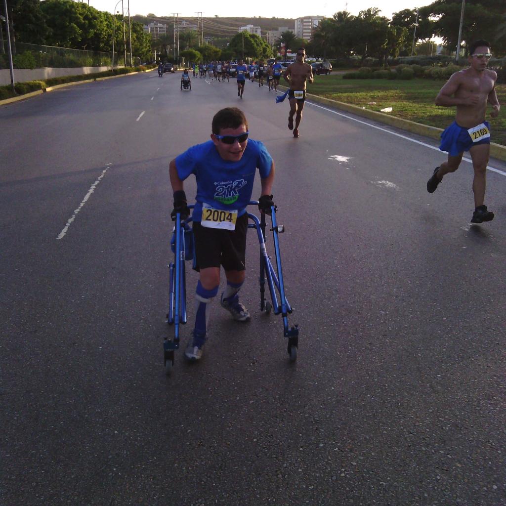 gabriellebuvat's tweet photo. Ya en la #carreracolumbia #21kcolumbia para alcanzar otro reto mas, mi meta 55 #gaborun http://t.co/VeNqMPSNkS