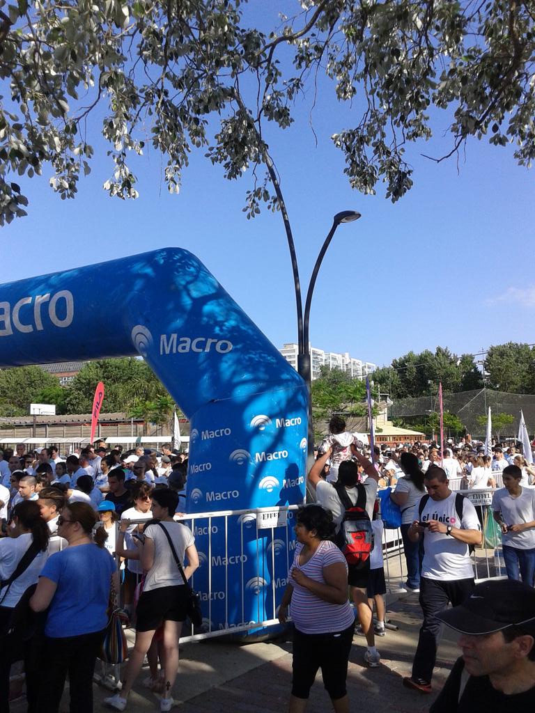 Pipimuscillo's tweet photo. Comenzando la 7 edicion d la carrera Hospice San Camilo en Vte.Lopez. .@F12Turnes @eltutatorres @soledadmartinez http://t.co/s7jHH7yN6B