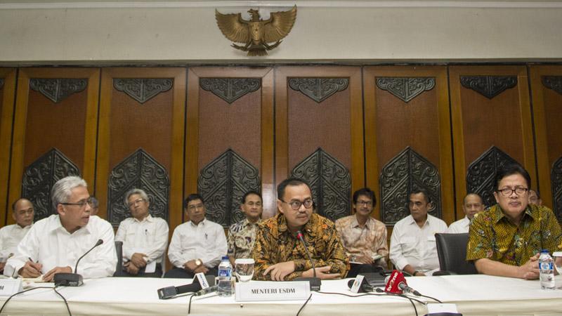 VIVAcoid's tweet photo. Perbaiki Tata Kelola Migas, Kementerian ESDM Bentuk Tim Reformasi http://t.co/4EGlRE14Q3 http://t.co/D3fqHDnjlm