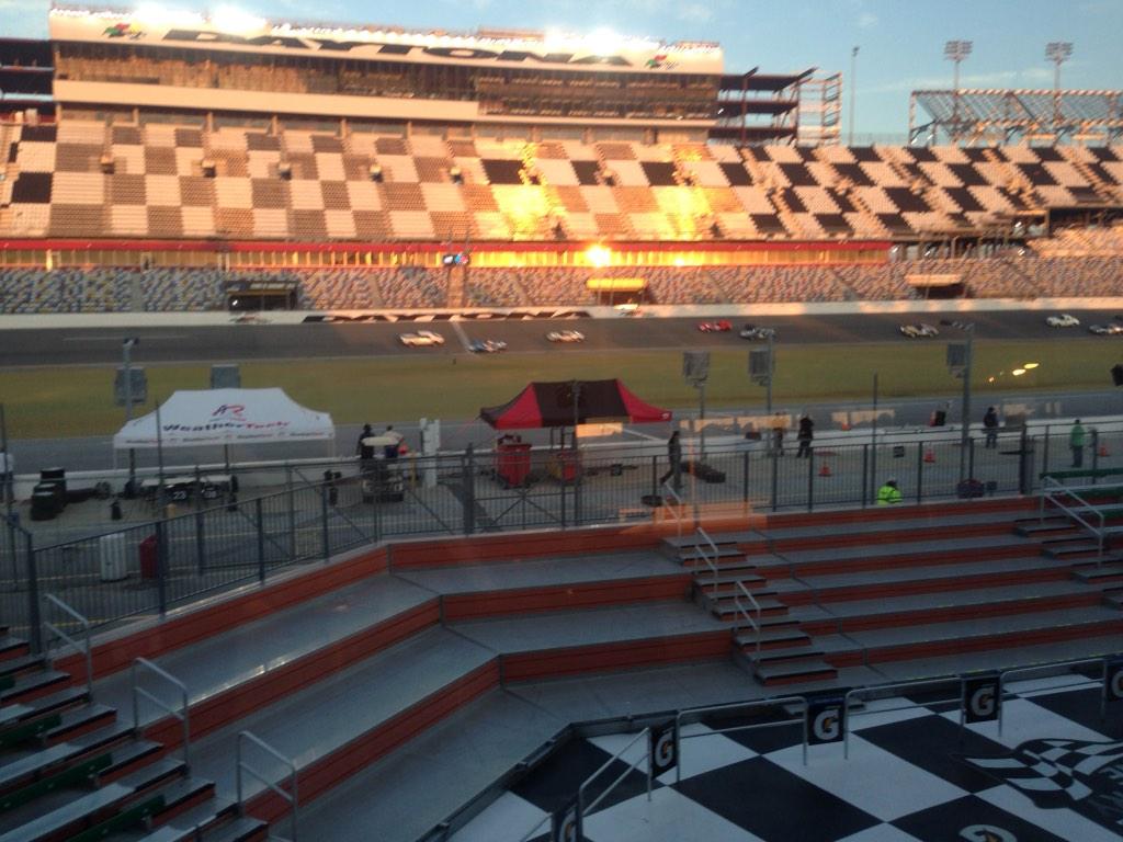 TimPendergast's tweet photo. Sunrise and the start of the last Group A. The Belgian Lola T70 of Devis/Traber leads by 32.422 secs @HSRClassic24 http://t.co/woGlYjtiWY
