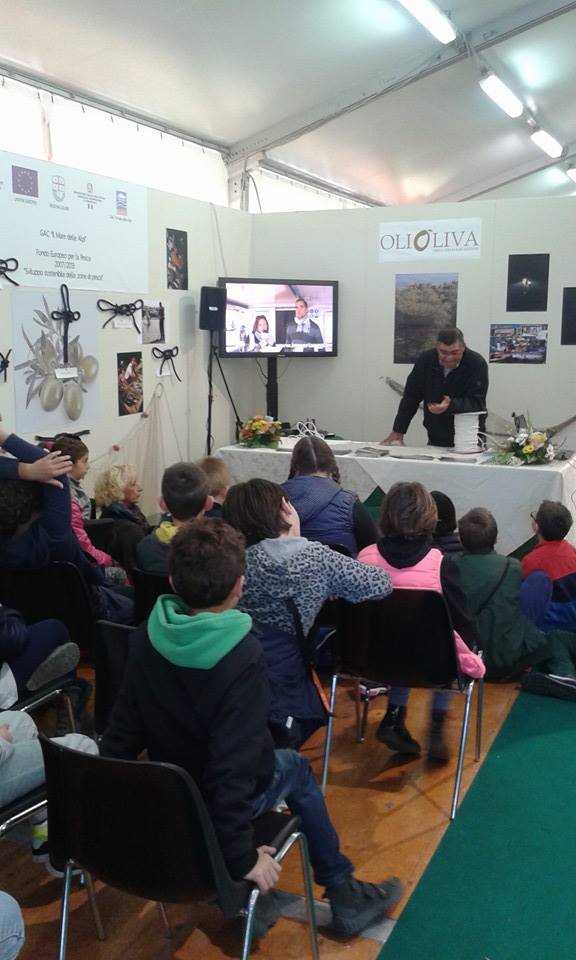 promimperia's tweet photo. Il pescatore Mimmo allo stand del Gac. Grande successo @promimperia http://t.co/7qYfsGPdYK
