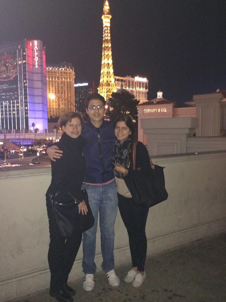 cristiikh's tweet photo. Vegas baby!! @khalilbarca http://t.co/dRlGeRfYZm