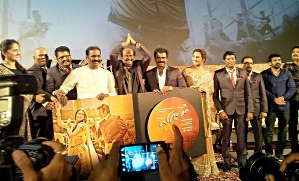 Cine_Galata's tweet photo. #Lingaa Audio CD Launched at @sathyam_cinemas
That #awesome #moment! 😚
#LingaaAudioLive #LingaaAudio #Superstar http://t.co/aHoAnBrqq6