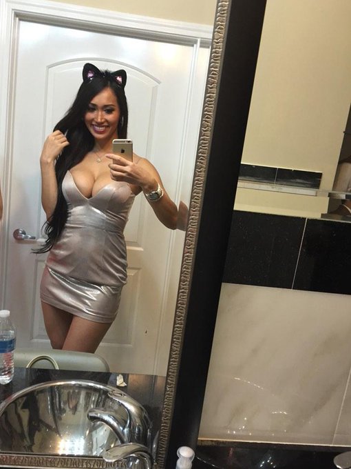 Ready for the night #nofilter #angievuha #clublife #animallover #pussycat http://t.co/4lyX4UsM6N