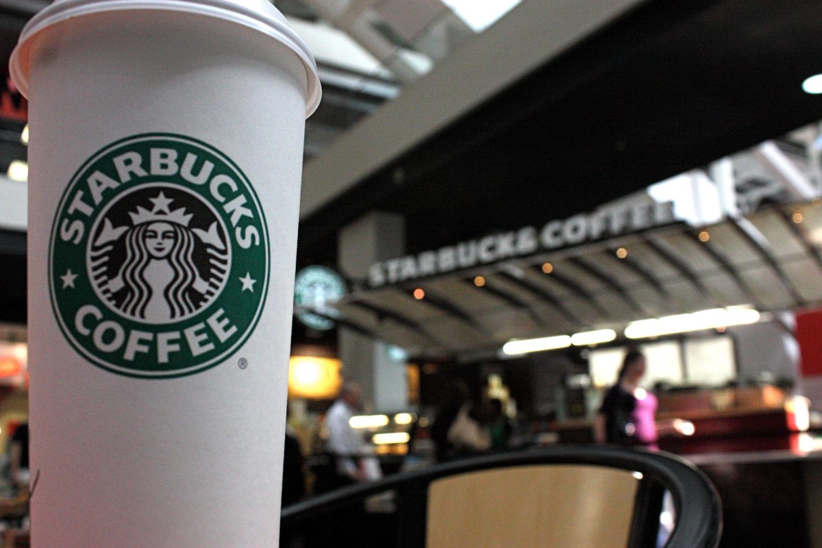 YokNgopi's tweet photo. Al-Aqsha masih dijajah. Tega minum Starbucks? Minum kopi tak berarti lupa saudara kita yang sedang disakiti. http://t.co/F4TMGocUwY