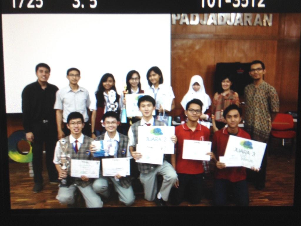 fkunpadfair's tweet photo. @Bioscope2014 LCC's winners: juara I SMA Taruna Bakti,juara II: SMAK 3 Penabur Jakarta,juara III SMA Pribadi Bandung http://t.co/L4yoRAmeRU