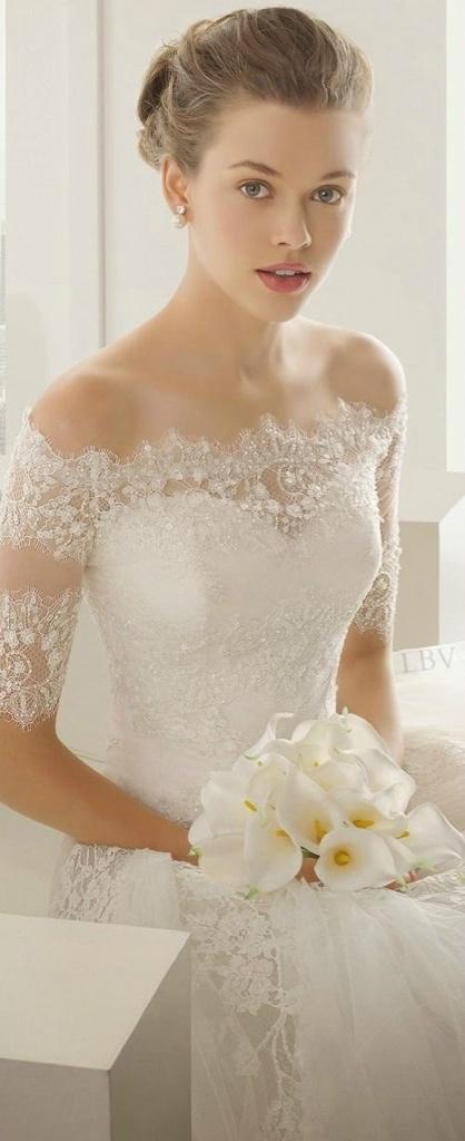 LukeTheDukeOUAT's tweet image. There are some gorgeous wedding dresses... 😳 #HowToPick I don't envy @PiercingHeart's decision.
