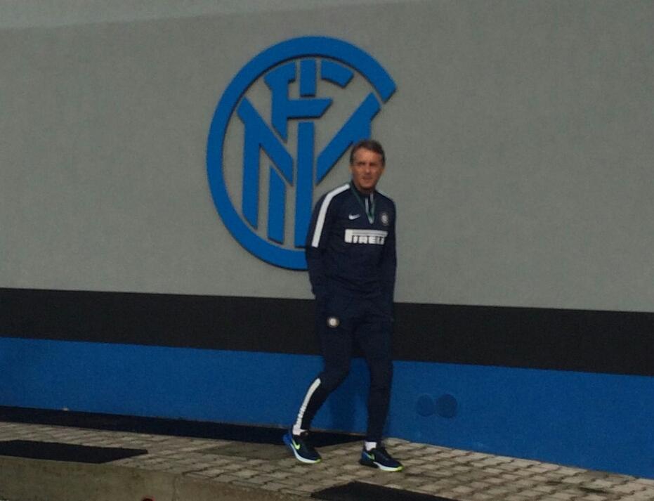robymancio's tweet photo. Su Appiano è tornato a splendere il sole. Si inizia l'allenamento.  Buona domenica a tutti! http://t.co/VxSfBv5xoG