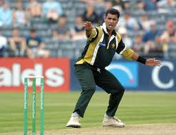 Watch your toes! Happy Birthday to one of the greatest ever bowlers of the yorker, Waqar Younis..HBD wiky 