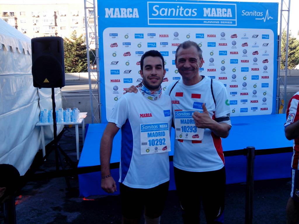 GymPeopleEs's tweet photo. Victoria conjunta #camaraderia @MarcaRunningSer #carreraaficiones @realmadrid @Atleti @RSanz5 http://t.co/qwhhYAhkOz