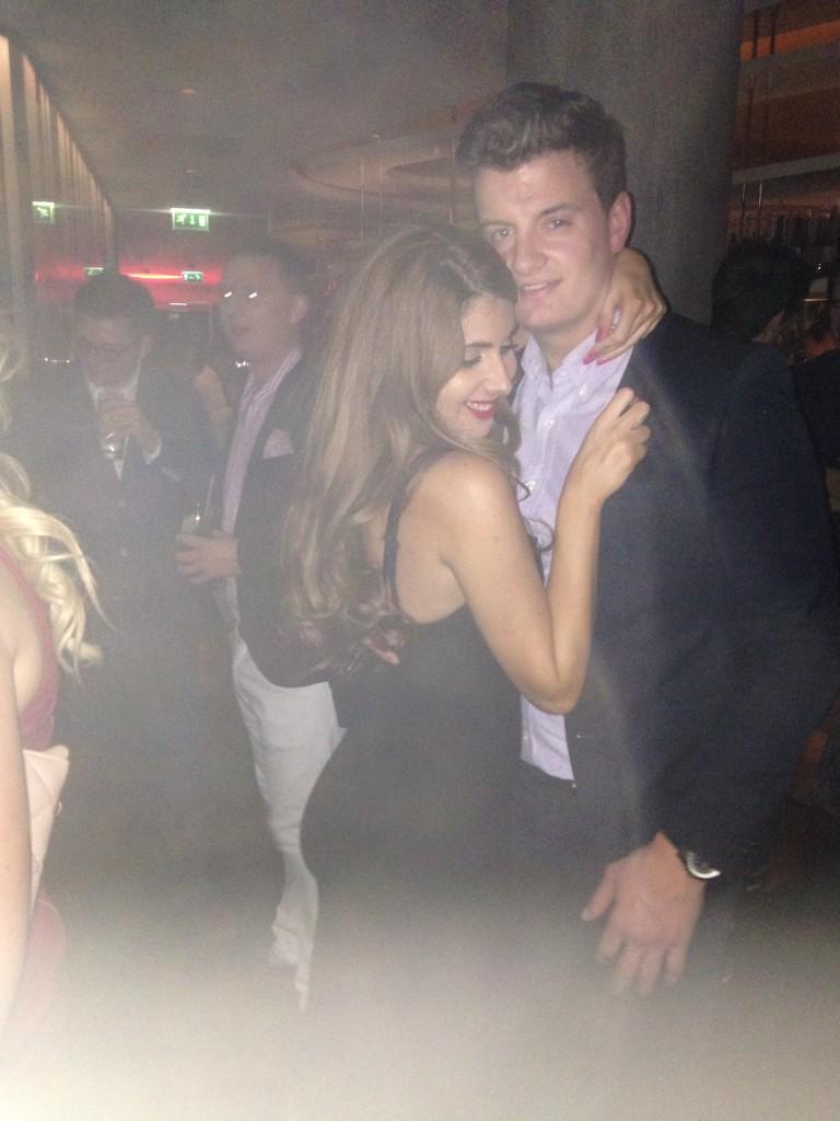 Bradhunter10's tweet image. London night out with the chaps and females. #MessyNight