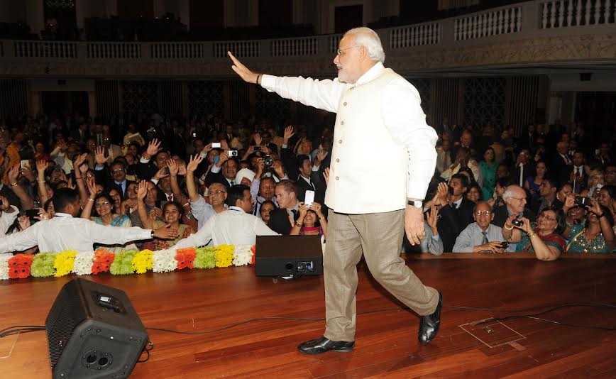 PIB_India's tweet photo. PM Shri @narendramodi at the Civic Reception at City Hall, Brisbane http://t.co/2NhwQ6gLco